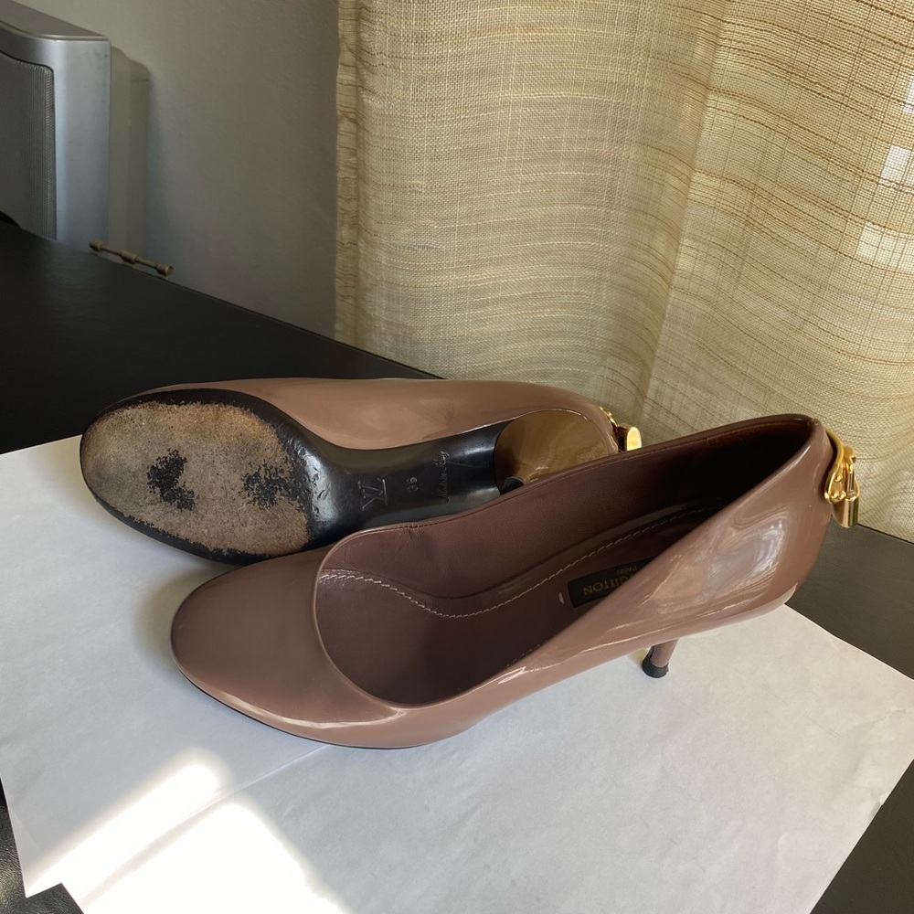 Louis Vuitton tan pat leather Oh Really pumps heels padlock 36 sandals slides 6 - Picture 7 of 8